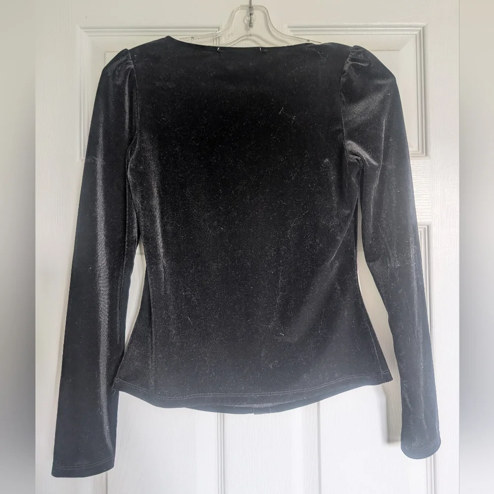 LAST CHANCE Le Chateau Black Velvet Top - Picture 8 of 11